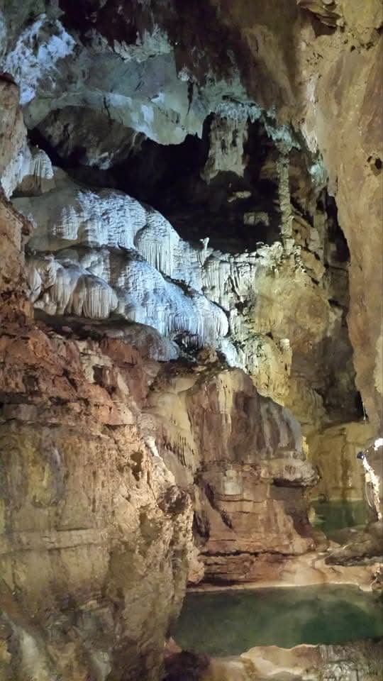 Interno delle Grotte di Falvaterra